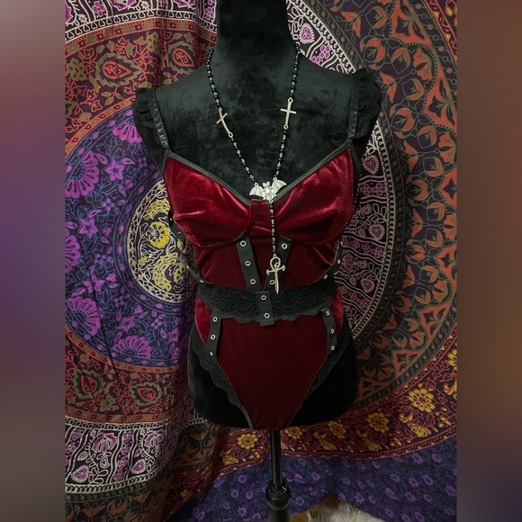 ❤️Sexy Valentine’s Day Velvety Bodysuit❤️ - Picture 4 of 6